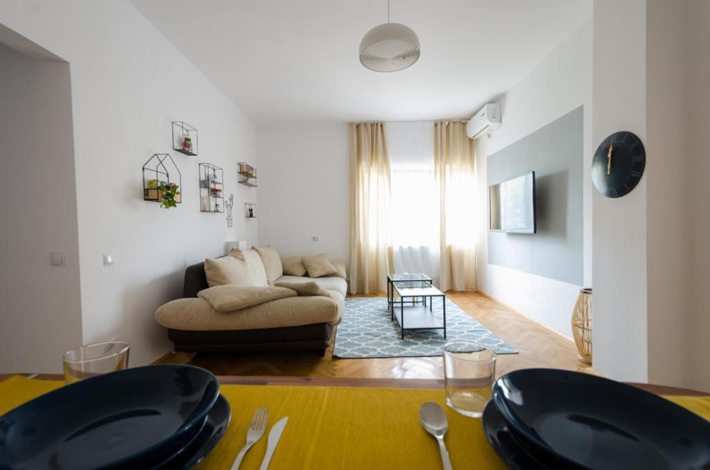 Stylized And Modern Apartment In Bucharest Exterior photo